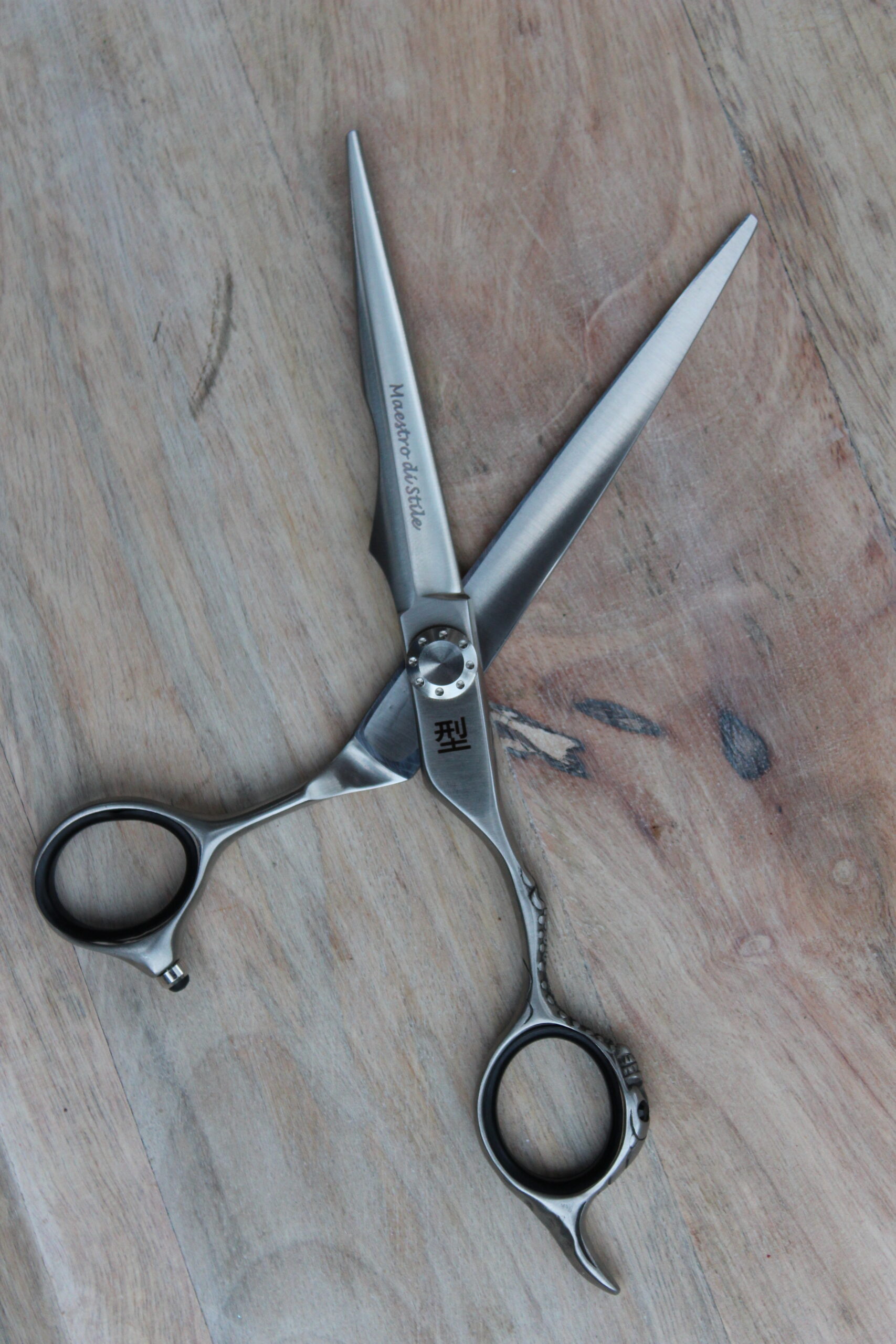 What Are The Signs That Your Hair Shears Need A Sharpen - Scissor